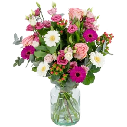 Roze rozen, witte en fuchsia gerbera's, lisianthus en oranje hypericum
